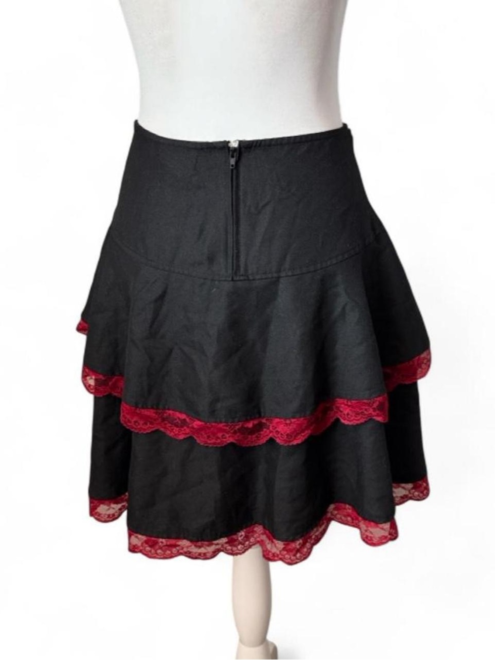 Social Collision Ruffle Skirt - Picture 4 of 5